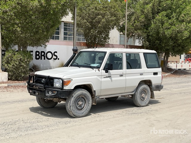 2019 Toyota Land Cruiser 76L 4x4 SUV - SUV/ Geländewagen: das Bild 2 2019 Toyota Land Cruiser 76L 4x4 SUV - SUV/ Geländewagen: das Bild 2