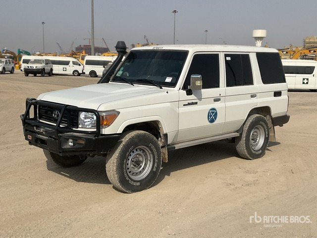 2021 Toyota Land Cruiser 76L 4x4 SUV - SUV/ Geländewagen: das Bild 1 2021 Toyota Land Cruiser 76L 4x4 SUV - SUV/ Geländewagen: das Bild 1
