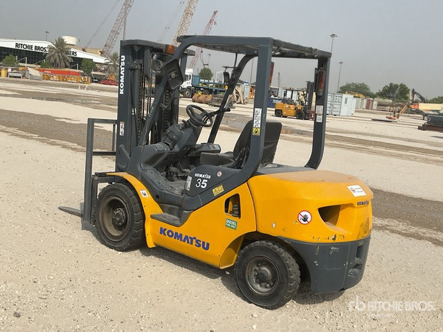 Komatsu FD30T-17 - Dieselstapler: das Bild 4 Komatsu FD30T-17 - Dieselstapler: das Bild 4