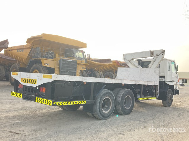 Nissan TF20 - Pritsche LKW, Autokran: das Bild 4 Nissan TF20 - Pritsche LKW, Autokran: das Bild 4