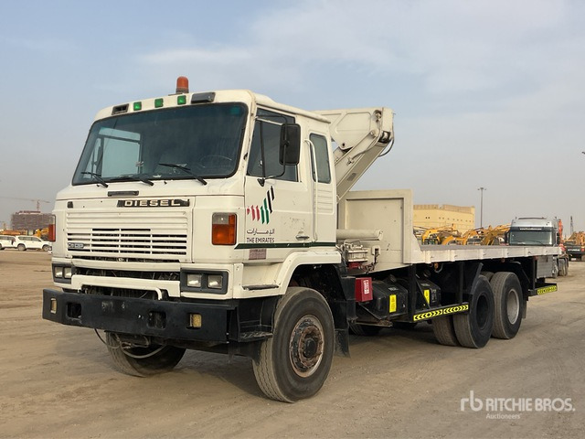 Nissan TF20 - Pritsche LKW, Autokran: das Bild 2 Nissan TF20 - Pritsche LKW, Autokran: das Bild 2