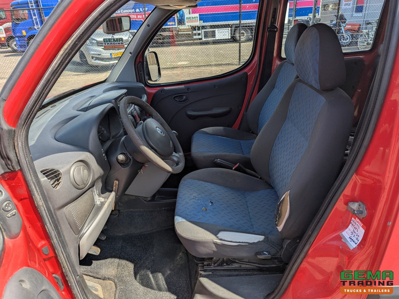 Fiat Doblò 1.9 JTD Euro4 - Handgeschakeld - Trekhaak - Kleintransporter: das Bild 5 Fiat Doblò 1.9 JTD Euro4 - Handgeschakeld - Trekhaak - Kleintransporter: das Bild 5