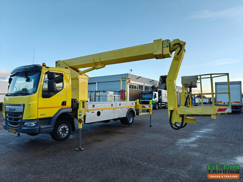 DAF LF 180 FA 4x2 Dagcab Euro6A - T225 Ruthman - Hoogwerker- 101.534km - 04/2026 APK - LKW: das Bild 1 DAF LF 180 FA 4x2 Dagcab Euro6A - T225 Ruthman - Hoogwerker- 101.534km - 04/2026 APK - LKW: das Bild 1