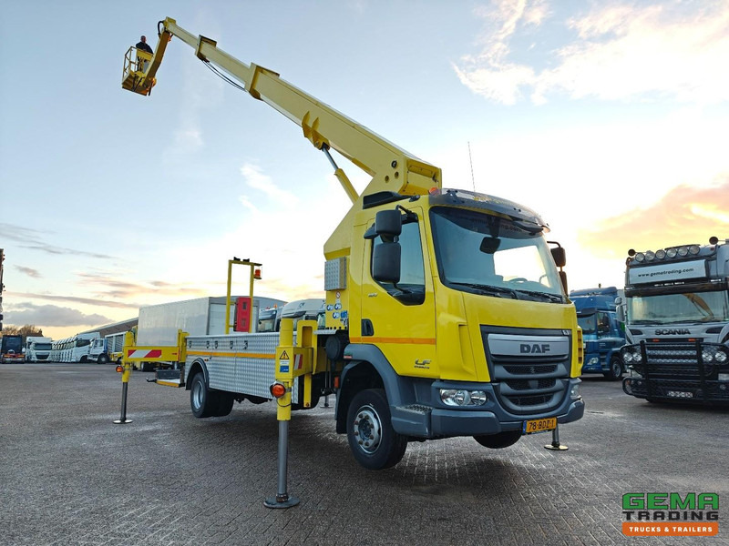 DAF LF 180 FA 4x2 Dagcab Euro6A - T225 Ruthman - Hoogwerker- 101.534km - 04/2026 APK - LKW: das Bild 4 DAF LF 180 FA 4x2 Dagcab Euro6A - T225 Ruthman - Hoogwerker- 101.534km - 04/2026 APK - LKW: das Bild 4