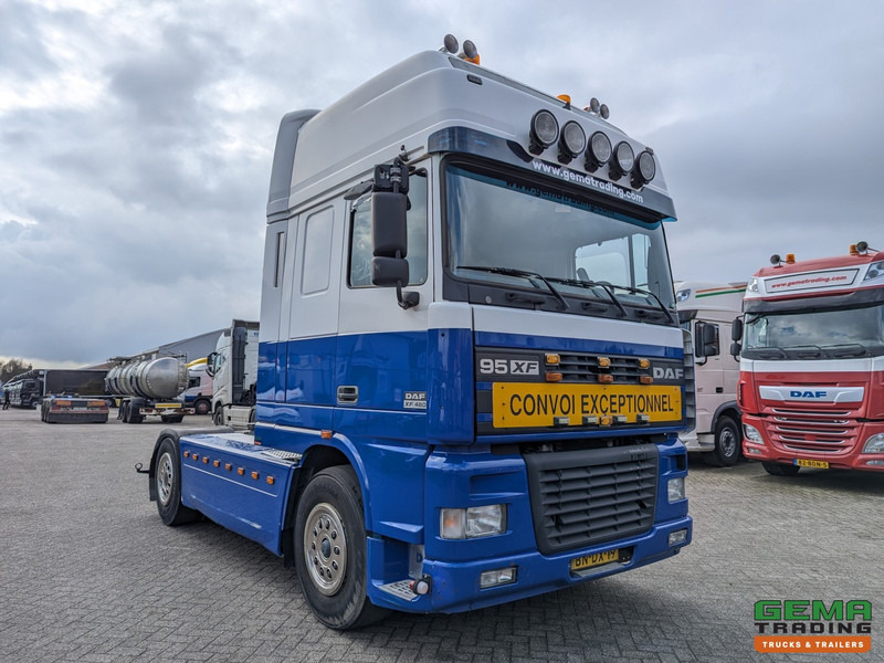 DAF 95XF.480 4x2 Superspacecab Euro3 - Handgeschakeld - Limited Edition Interieur - Side Skirts - Luchthoorns - Sattelzugmaschine: das Bild 2 DAF 95XF.480 4x2 Superspacecab Euro3 - Handgeschakeld - Limited Edition Interieur - Side Skirts - Luchthoorns - Sattelzugmaschine: das Bild 2