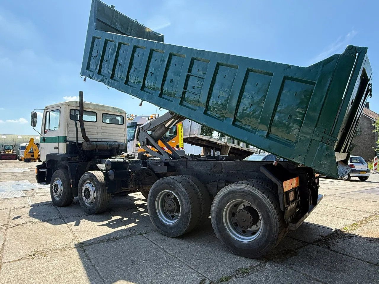 MAN 35.372 8X4 Tipper Spring/Spring ZF Manual Gear E - Kipper: das Bild 3 MAN 35.372 8X4 Tipper Spring/Spring ZF Manual Gear E - Kipper: das Bild 3