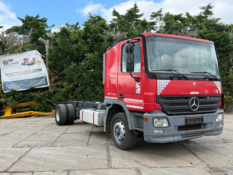 Mercedes-Benz Actros 1841 V6 4X2 Chassis MP2 Airco Low Cabine - Fahrgestell LKW: das Bild 1 Mercedes-Benz Actros 1841 V6 4X2 Chassis MP2 Airco Low Cabine - Fahrgestell LKW: das Bild 1