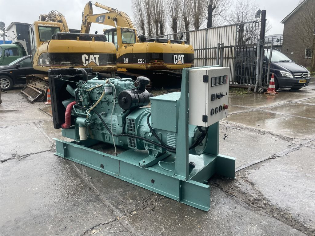 Perkins 85 KVA Generator 3 Phase Perkins 85 KVA Generator 3 Phase - Stromgenerator: das Bild 3 Perkins 85 KVA Generator 3 Phase Perkins 85 KVA Generator 3 Phase - Stromgenerator: das Bild 3