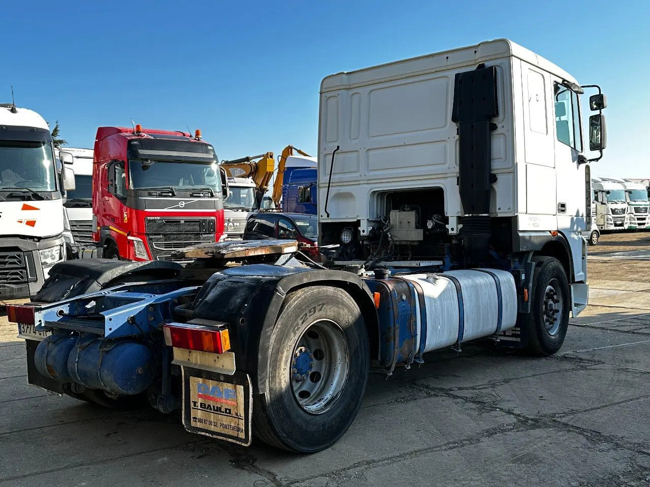 DAF XF 95.380 4X2 Tractor-unit Spring/Air ZF Manual DAF XF 95.380 4X2 Tractor-unit Spring/Air ZF Manual - Sattelzugmaschine: das Bild 4 DAF XF 95.380 4X2 Tractor-unit Spring/Air ZF Manual DAF XF 95.380 4X2 Tractor-unit Spring/Air ZF Manual - Sattelzugmaschine: das Bild 4