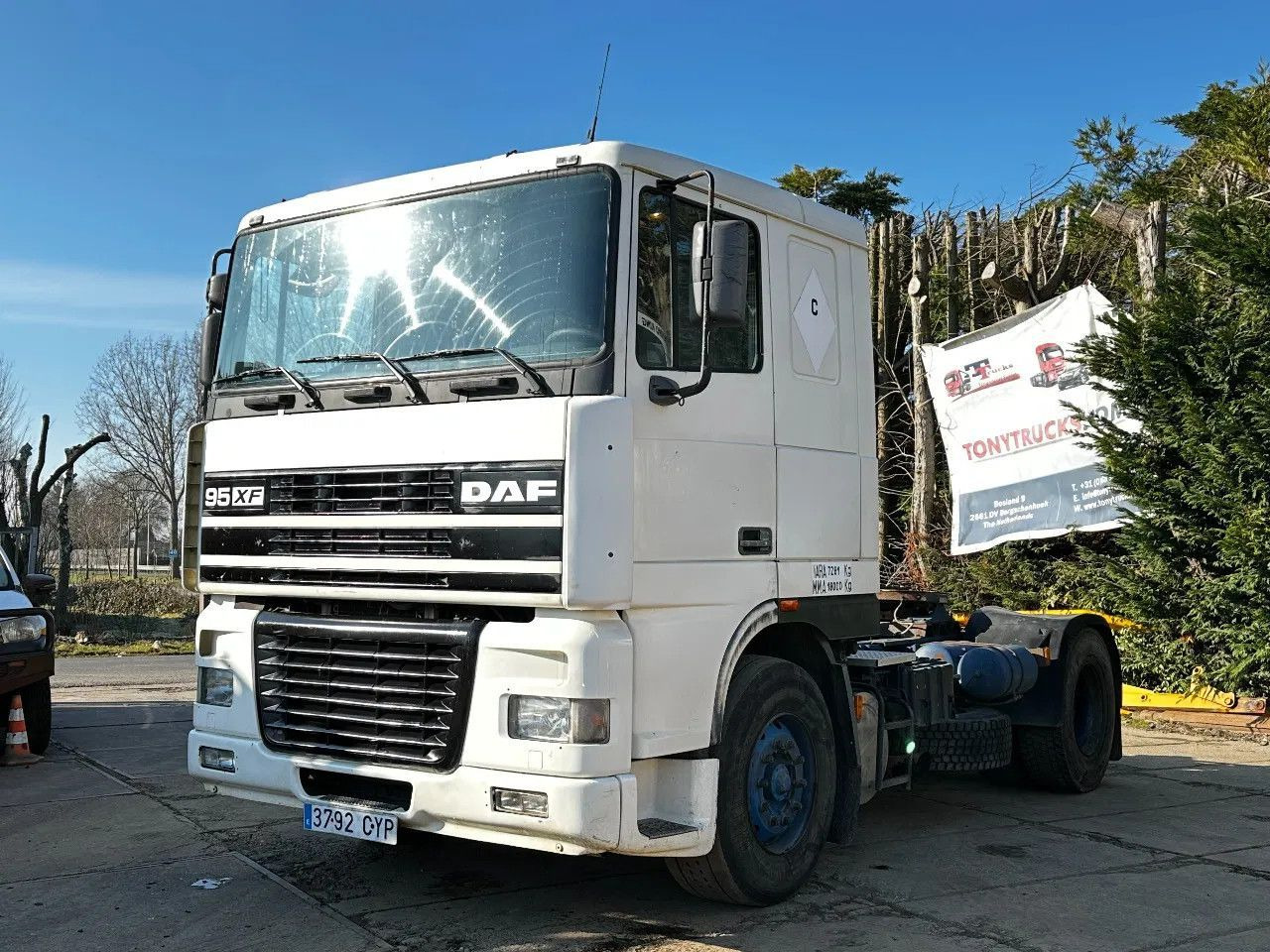 DAF XF 95.380 4X2 Tractor-unit Spring/Air ZF Manual DAF XF 95.380 4X2 Tractor-unit Spring/Air ZF Manual - Sattelzugmaschine: das Bild 2 DAF XF 95.380 4X2 Tractor-unit Spring/Air ZF Manual DAF XF 95.380 4X2 Tractor-unit Spring/Air ZF Manual - Sattelzugmaschine: das Bild 2