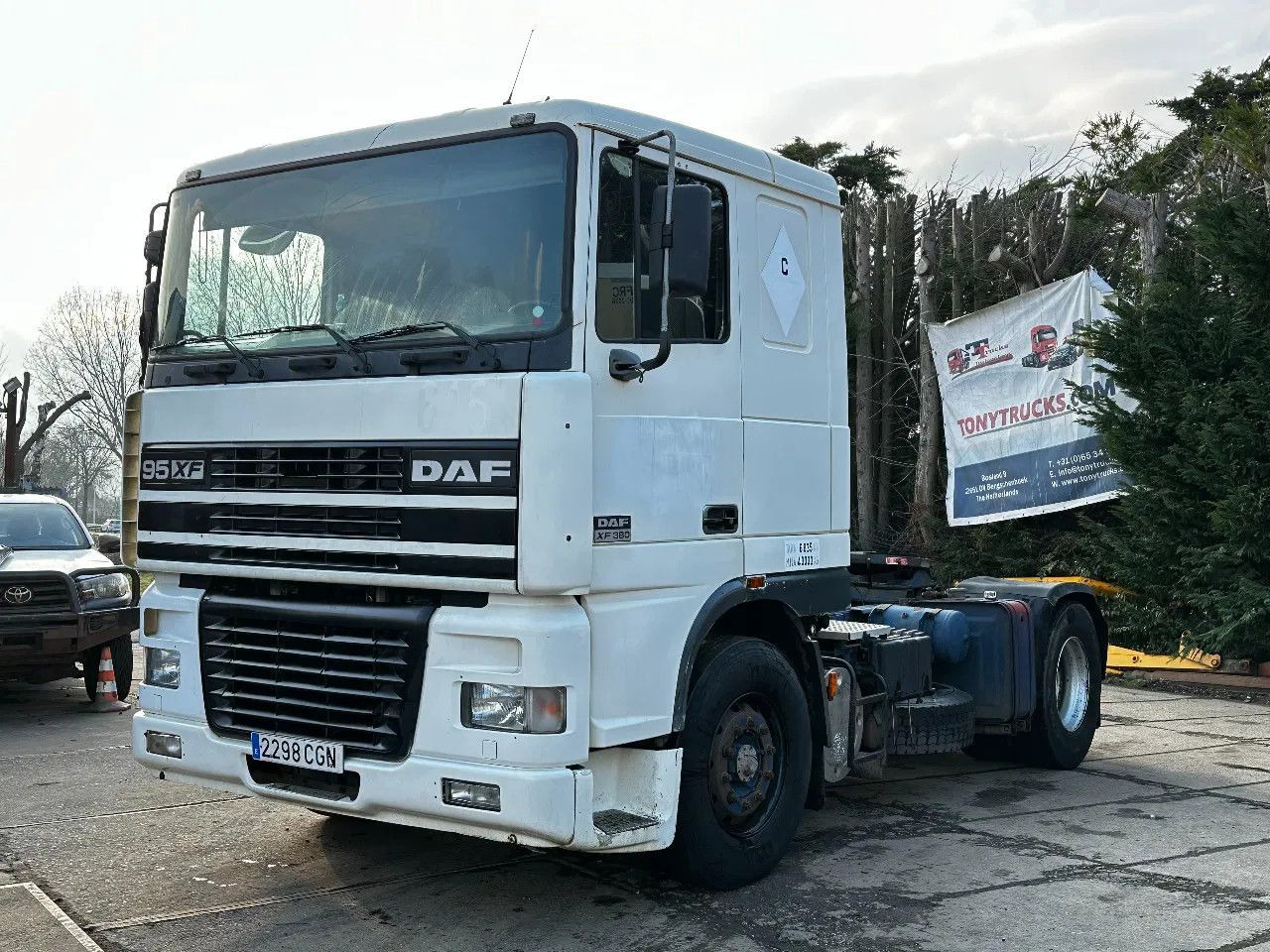 DAF XF 95.380 4X2 Tractor-unit Spring/Air ZF Manual DAF XF 95.380 4X2 Tractor-unit Spring/Air ZF Manual - Sattelzugmaschine: das Bild 2 DAF XF 95.380 4X2 Tractor-unit Spring/Air ZF Manual DAF XF 95.380 4X2 Tractor-unit Spring/Air ZF Manual - Sattelzugmaschine: das Bild 2