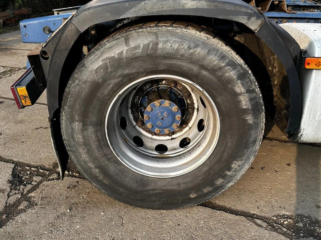 DAF XF 95.380 4X2 Tractor-unit Spring/Air ZF Manual DAF XF 95.380 4X2 Tractor-unit Spring/Air ZF Manual - Sattelzugmaschine: das Bild 5 DAF XF 95.380 4X2 Tractor-unit Spring/Air ZF Manual DAF XF 95.380 4X2 Tractor-unit Spring/Air ZF Manual - Sattelzugmaschine: das Bild 5