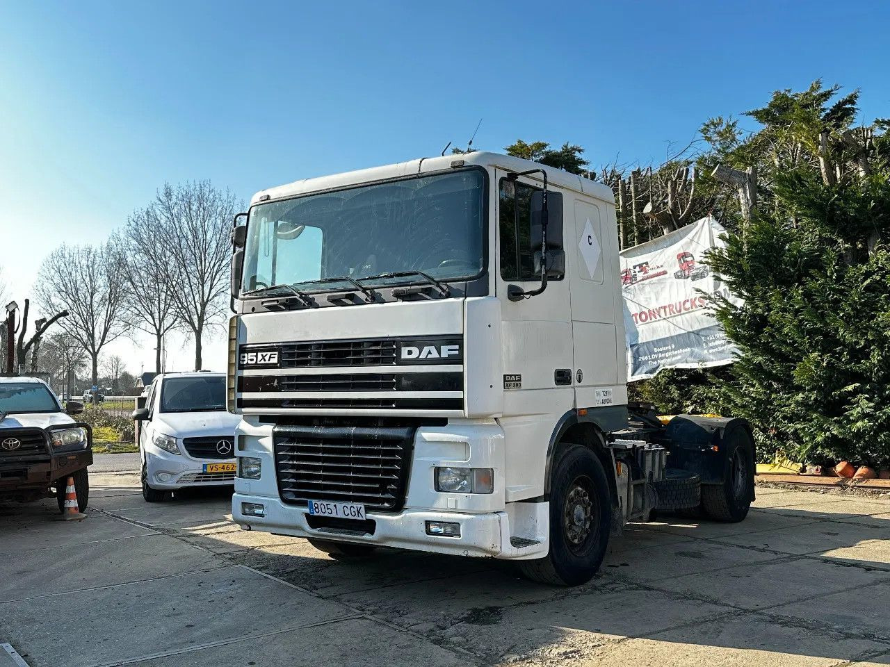 DAF XF 95.380 4X2 Tractor-unit Spring/Air ZF Manual DAF XF 95.380 4X2 Tractor-unit Spring/Air ZF Manual - Sattelzugmaschine: das Bild 2 DAF XF 95.380 4X2 Tractor-unit Spring/Air ZF Manual DAF XF 95.380 4X2 Tractor-unit Spring/Air ZF Manual - Sattelzugmaschine: das Bild 2