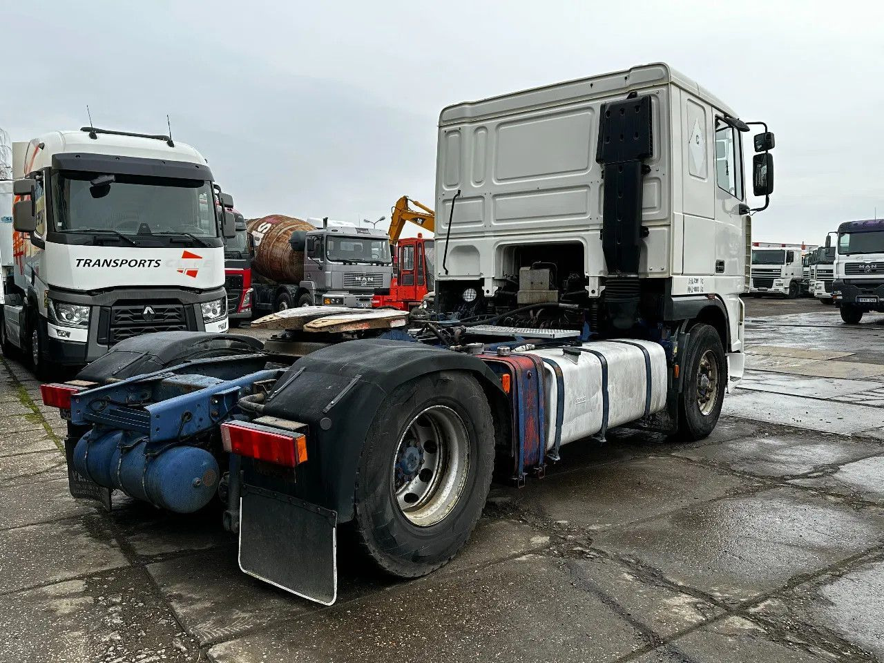 DAF XF 95.380 4X2 Tractor-unit Spring/Air ZF Manual DAF XF 95.380 4X2 Tractor-unit Spring/Air ZF Manual - Sattelzugmaschine: das Bild 4 DAF XF 95.380 4X2 Tractor-unit Spring/Air ZF Manual DAF XF 95.380 4X2 Tractor-unit Spring/Air ZF Manual - Sattelzugmaschine: das Bild 4