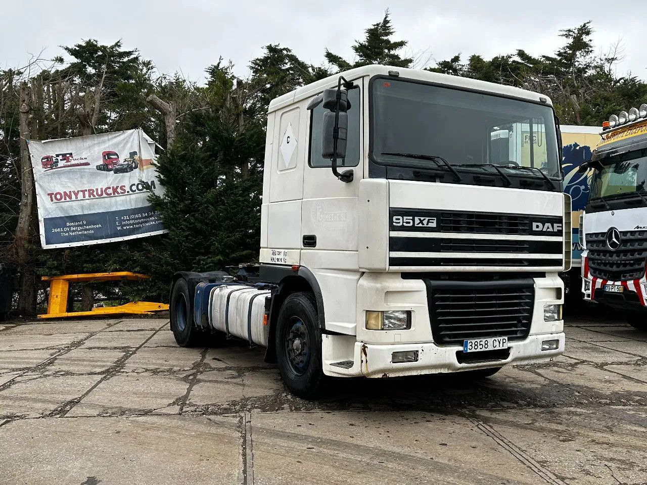 DAF XF 95.380 4X2 Tractor-unit Spring/Air ZF Manual DAF XF 95.380 4X2 Tractor-unit Spring/Air ZF Manual - Sattelzugmaschine: das Bild 1 DAF XF 95.380 4X2 Tractor-unit Spring/Air ZF Manual DAF XF 95.380 4X2 Tractor-unit Spring/Air ZF Manual - Sattelzugmaschine: das Bild 1
