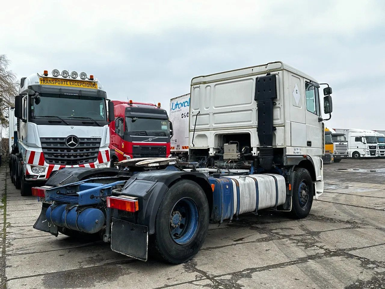 DAF XF 95.380 4X2 Tractor-unit Spring/Air ZF Manual DAF XF 95.380 4X2 Tractor-unit Spring/Air ZF Manual - Sattelzugmaschine: das Bild 4 DAF XF 95.380 4X2 Tractor-unit Spring/Air ZF Manual DAF XF 95.380 4X2 Tractor-unit Spring/Air ZF Manual - Sattelzugmaschine: das Bild 4