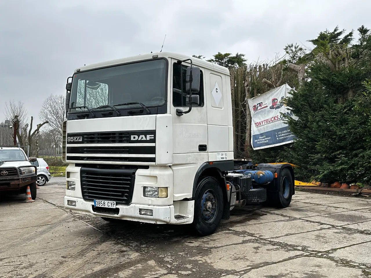 DAF XF 95.380 4X2 Tractor-unit Spring/Air ZF Manual DAF XF 95.380 4X2 Tractor-unit Spring/Air ZF Manual - Sattelzugmaschine: das Bild 2 DAF XF 95.380 4X2 Tractor-unit Spring/Air ZF Manual DAF XF 95.380 4X2 Tractor-unit Spring/Air ZF Manual - Sattelzugmaschine: das Bild 2