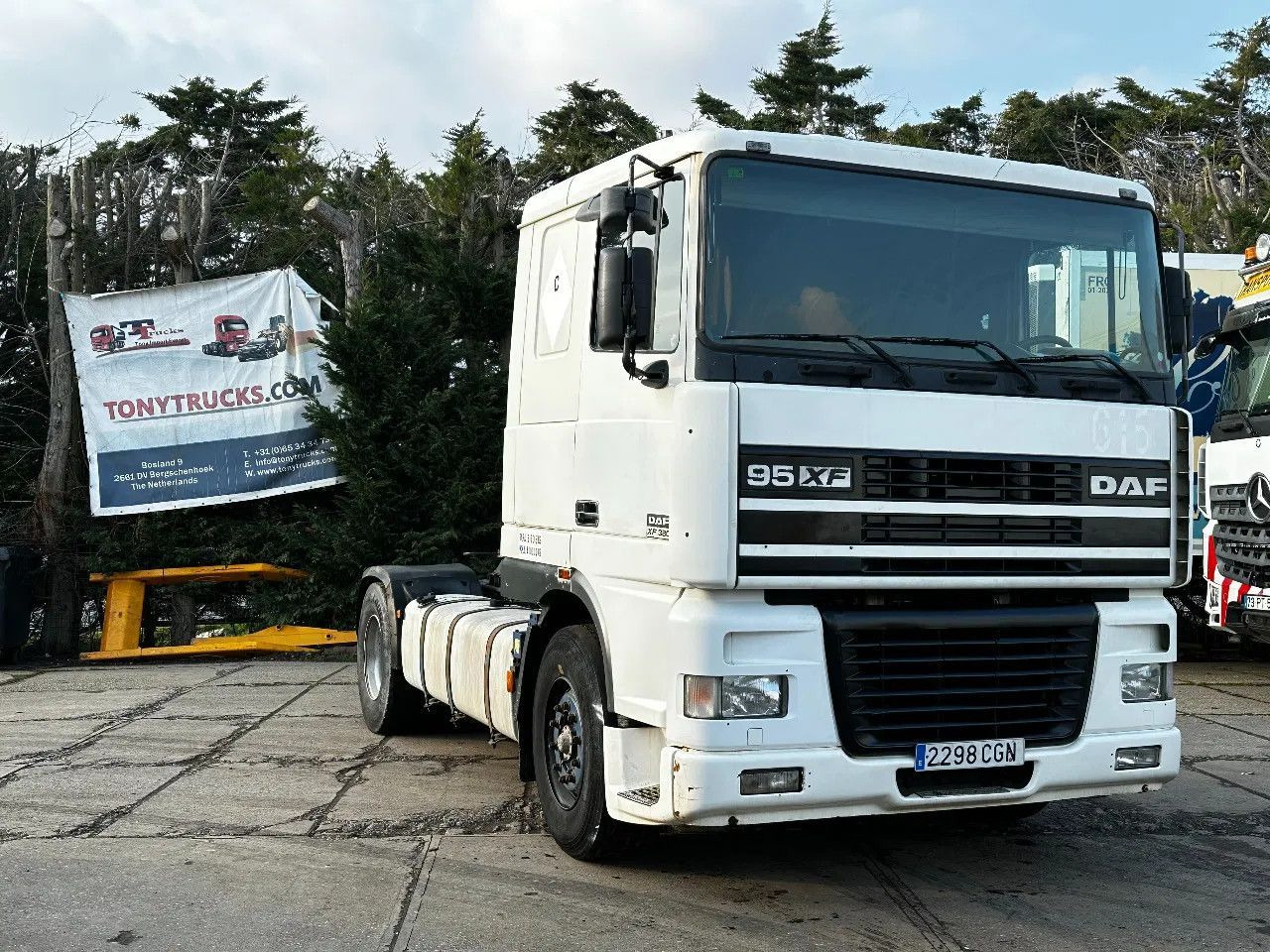 DAF XF 95.380 4X2 Tractor-unit Spring/Air ZF Manual DAF XF 95.380 4X2 Tractor-unit Spring/Air ZF Manual - Sattelzugmaschine: das Bild 1 DAF XF 95.380 4X2 Tractor-unit Spring/Air ZF Manual DAF XF 95.380 4X2 Tractor-unit Spring/Air ZF Manual - Sattelzugmaschine: das Bild 1