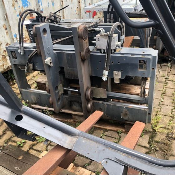 Integrated fork positioner shaft guid with side shift - Anbauteil für Flurförderzeug: das Bild 1 Integrated fork positioner shaft guid with side shift - Anbauteil für Flurförderzeug: das Bild 1