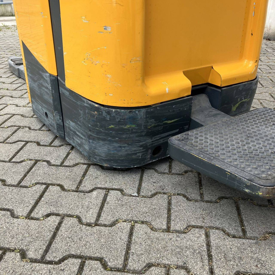 Hochhubwagen Jungheinrich ERC Z214: das Bild 9