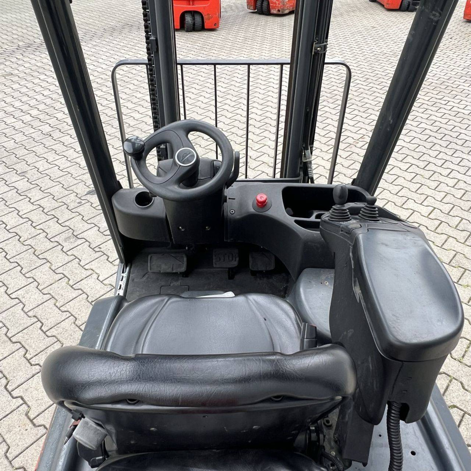 Linde E15 (386-02) EVO - Elektrostapler: das Bild 3 Linde E15 (386-02) EVO - Elektrostapler: das Bild 3