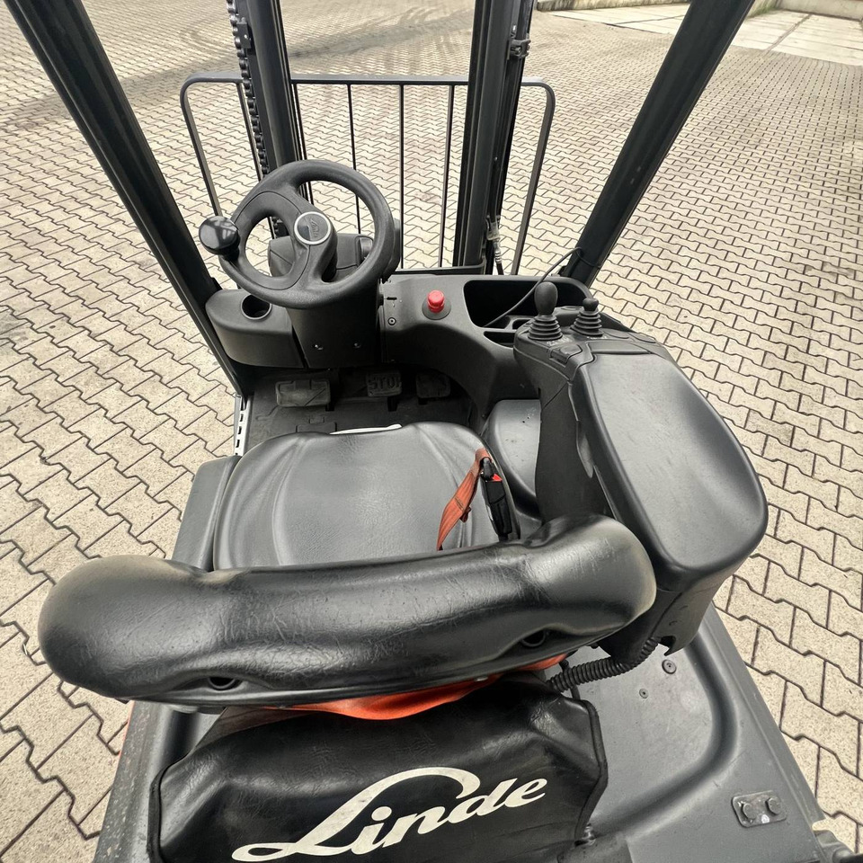 Linde E15 (386-02) EVO - Elektrostapler: das Bild 4 Linde E15 (386-02) EVO - Elektrostapler: das Bild 4