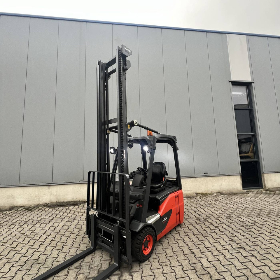 Linde E15 (386-02) EVO - Elektrostapler: das Bild 1 Linde E15 (386-02) EVO - Elektrostapler: das Bild 1