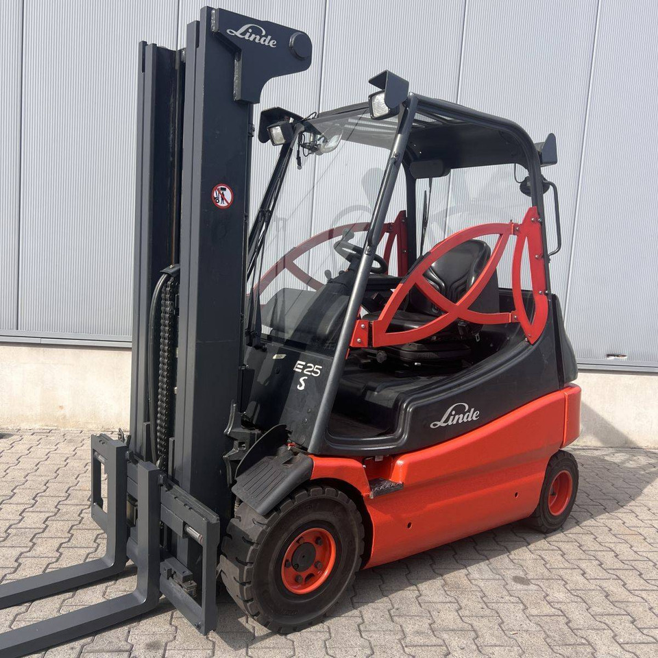 Linde E25S (336-03) - Elektrostapler: das Bild 1 Linde E25S (336-03) - Elektrostapler: das Bild 1