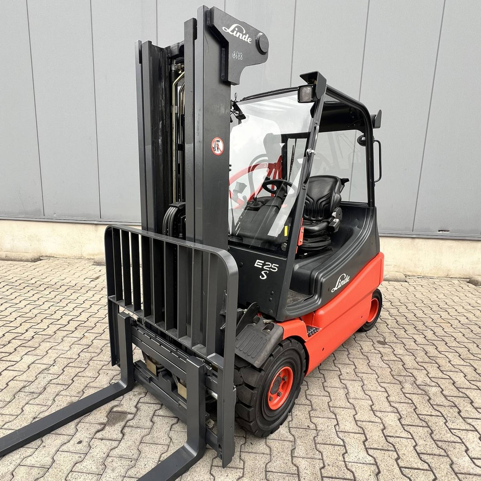 Linde E25S (336-03) - Elektrostapler: das Bild 1 Linde E25S (336-03) - Elektrostapler: das Bild 1
