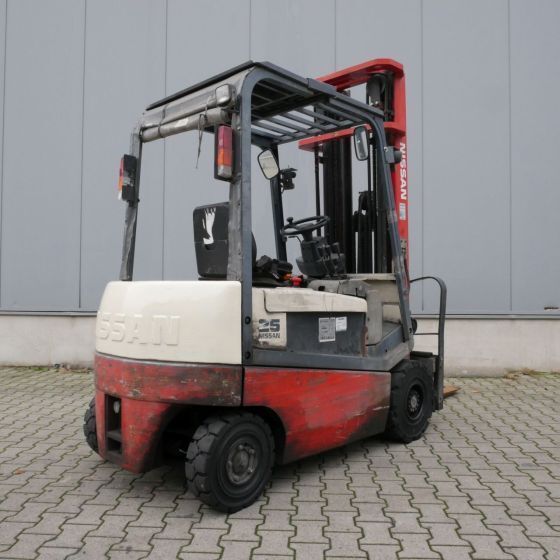 Nissan QX25 (Q02L25CU) - Elektrostapler: das Bild 2 Nissan QX25 (Q02L25CU) - Elektrostapler: das Bild 2