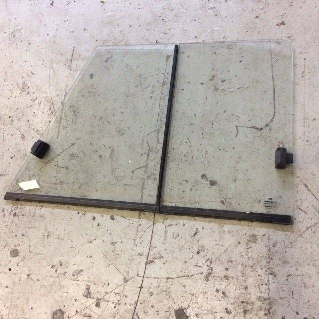Right Pane Door for Linde Series 392-01/393-01 - Fenster und Teile für Flurförderzeug: das Bild 1 Right Pane Door for Linde Series 392-01/393-01 - Fenster und Teile für Flurförderzeug: das Bild 1