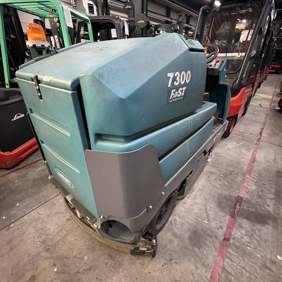 Tennant 7300 Fast - Scheuersaugmaschine: das Bild 2 Tennant 7300 Fast - Scheuersaugmaschine: das Bild 2