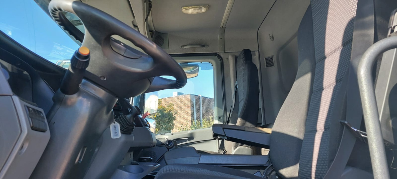 Innenraum Bild 1: Tankwagen MERCEDES Actros