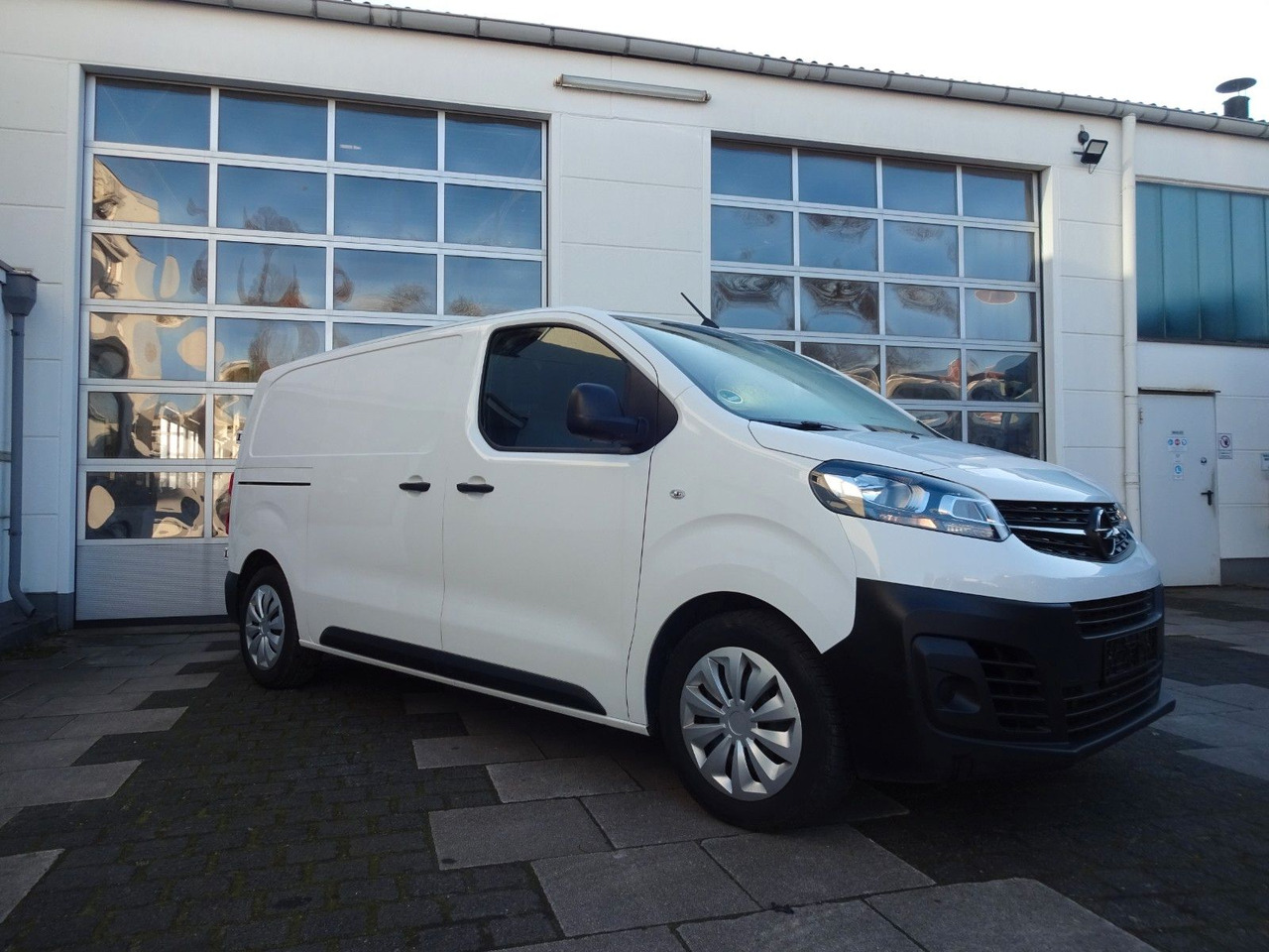 Opel 50 x Vivaro Kasten L1H1, Klima, PDC, Tempomat - Kleintransporter: das Bild 3 Opel 50 x Vivaro Kasten L1H1, Klima, PDC, Tempomat - Kleintransporter: das Bild 3