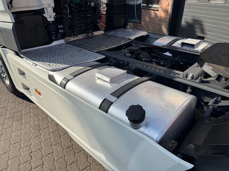 Sattelzugmaschine DAF XF 480 SSC Super Space 2x tank LED PTO-Prep 299.740KM ACC: das Bild 9