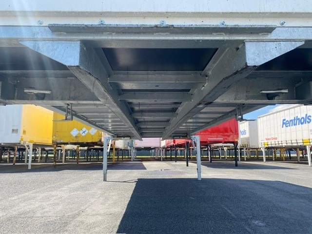 BDF-System, 7.450 mm lang. - Planenaufbau: das Bild 5 BDF-System, 7.450 mm lang. - Planenaufbau: das Bild 5