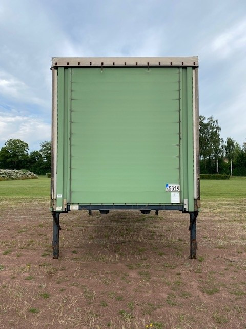 Kögel BDF-System 7.450 mm, Heck hohe Portaltüren - Planenaufbau: das Bild 1 Kögel BDF-System 7.450 mm, Heck hohe Portaltüren - Planenaufbau: das Bild 1