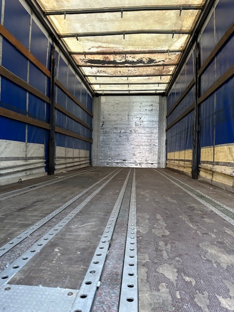 Kögel BDF-System 7.450 mm, Heck hohe Portaltüren - Planenaufbau: das Bild 2 Kögel BDF-System 7.450 mm, Heck hohe Portaltüren - Planenaufbau: das Bild 2