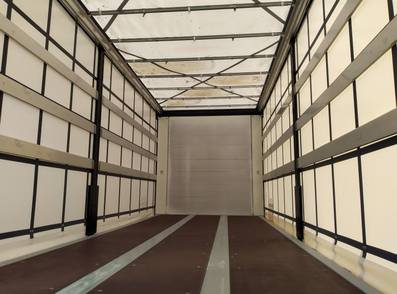 Kögel BDF-System, 7.450 mm lang. - Planenaufbau: das Bild 3 Kögel BDF-System, 7.450 mm lang. - Planenaufbau: das Bild 3