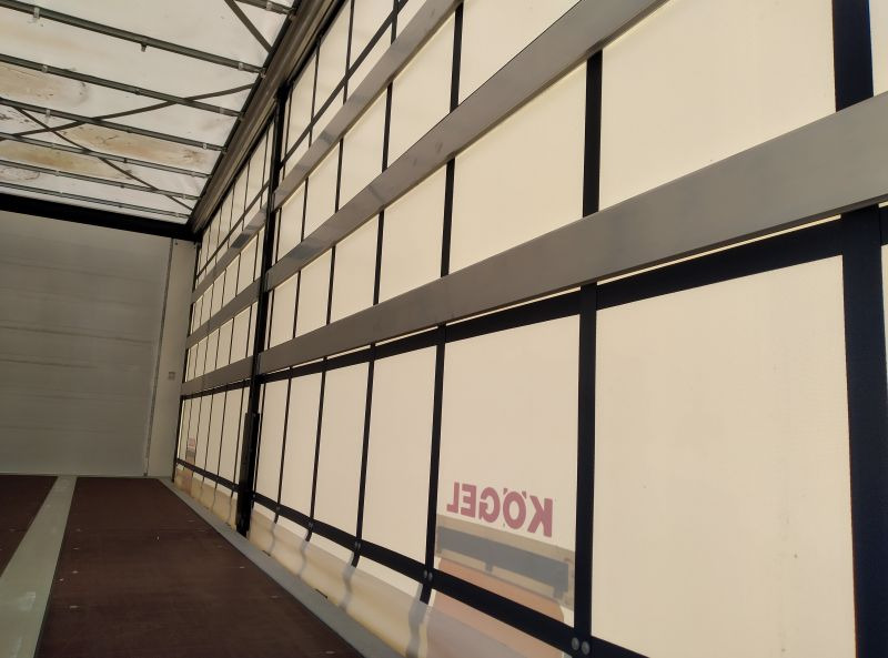 Kögel BDF-System, 7.450 mm lang. - Planenaufbau: das Bild 4 Kögel BDF-System, 7.450 mm lang. - Planenaufbau: das Bild 4
