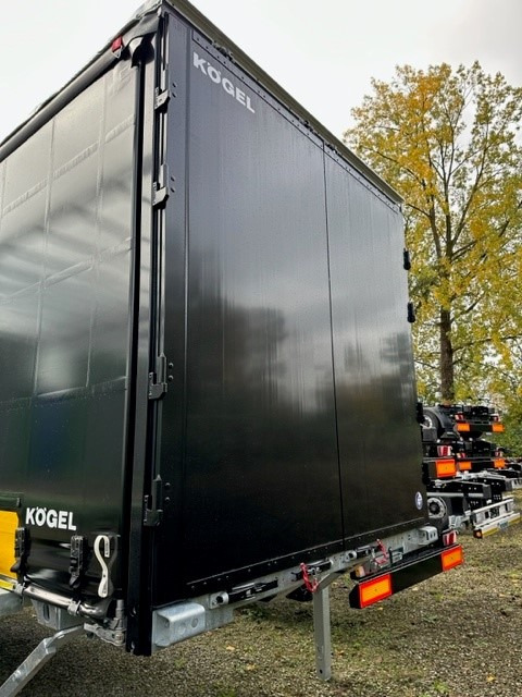 Kögel BDF-System, 7.450 mm lang - Planenaufbau: das Bild 3 Kögel BDF-System, 7.450 mm lang - Planenaufbau: das Bild 3