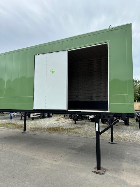 Krone BDF-System, 7.450 mm lang, LACK NEU! - Kofferaufbau: das Bild 2 Krone BDF-System, 7.450 mm lang, LACK NEU! - Kofferaufbau: das Bild 2