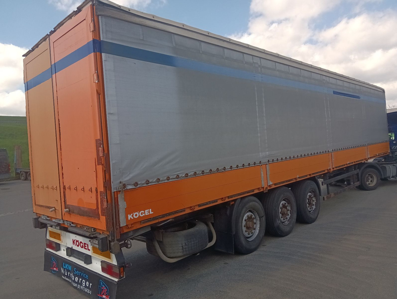 Kögel SN24BORDWANDSIDER EDSCHA BPW Disc Lift Portaltür - Planenauflieger: das Bild 5 Kögel SN24BORDWANDSIDER EDSCHA BPW Disc Lift Portaltür - Planenauflieger: das Bild 5