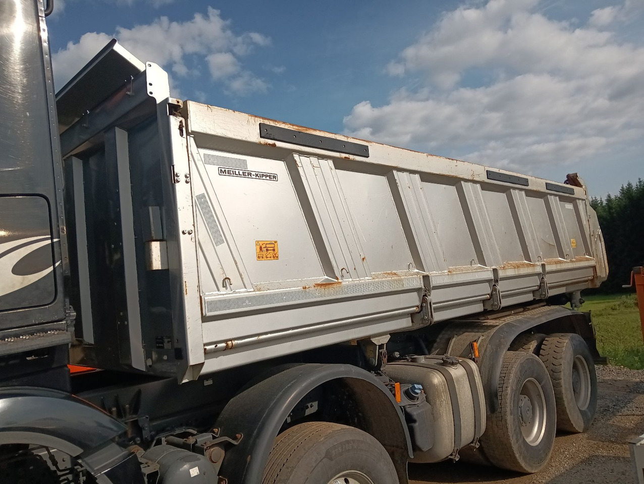 Mercedes-Benz AROCS 3246 8x4 MEILLER 3-Seiten Bordmatic SCHALT - Kipper: das Bild 4 Mercedes-Benz AROCS 3246 8x4 MEILLER 3-Seiten Bordmatic SCHALT - Kipper: das Bild 4