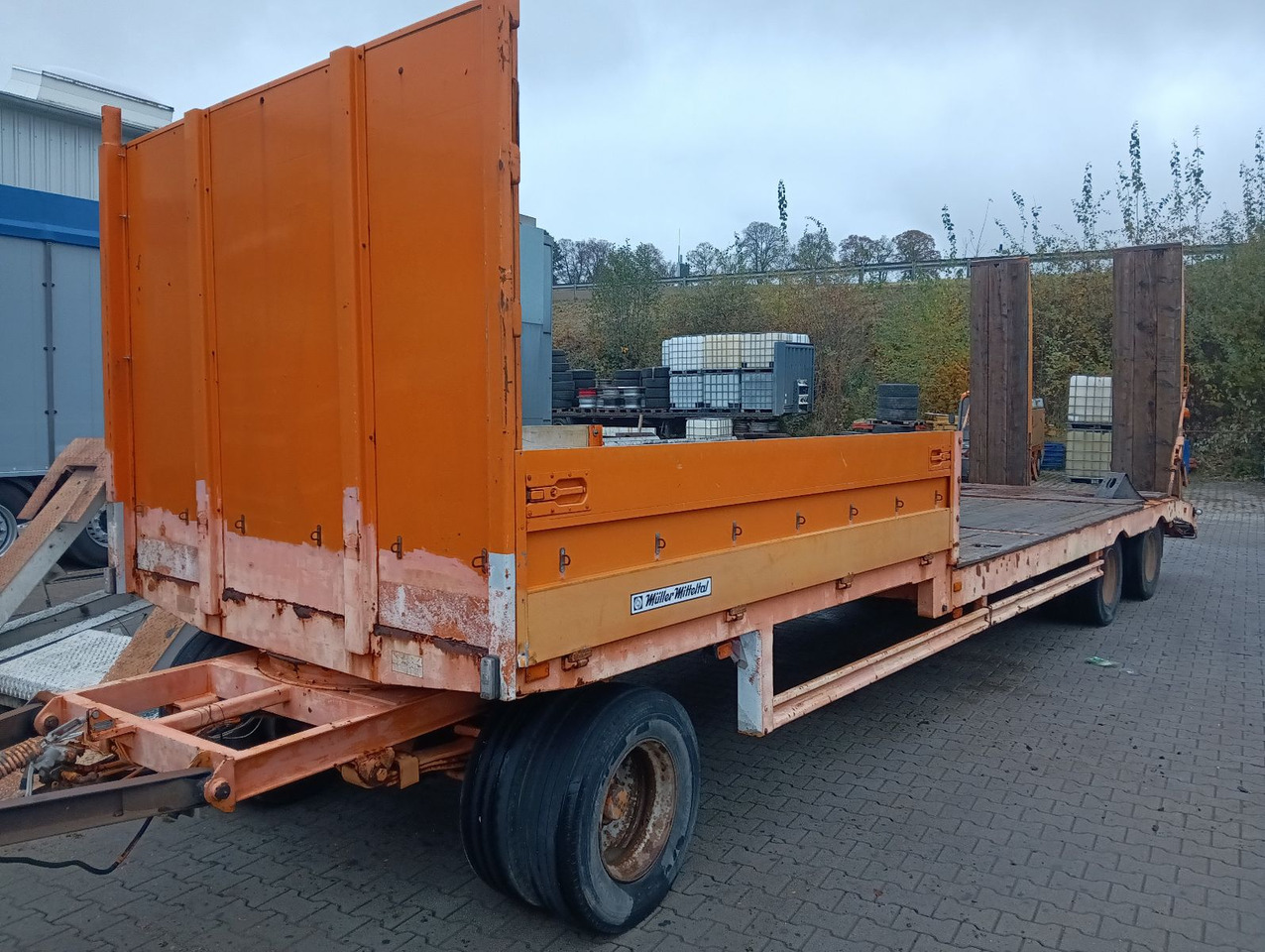 Müller-Mitteltal T 3 9,55m 0,90m Rampen, Bordwand vorne ABS SAF - Tieflader Anhänger: das Bild 4 Müller-Mitteltal T 3 9,55m 0,90m Rampen, Bordwand vorne ABS SAF - Tieflader Anhänger: das Bild 4