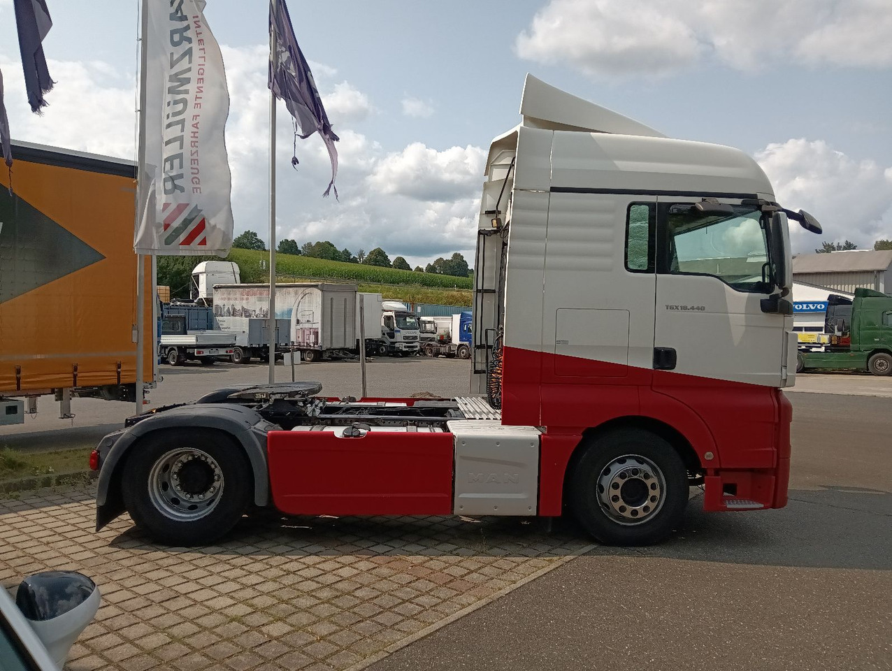 MAN TGX 18:440 BLS INTARDER Vollspoiler Reifen70-90% MAN TGX 18:440 BLS INTARDER Vollspoiler Reifen70-90% - Sattelzugmaschine: das Bild 3 MAN TGX 18:440 BLS INTARDER Vollspoiler Reifen70-90% MAN TGX 18:440 BLS INTARDER Vollspoiler Reifen70-90% - Sattelzugmaschine: das Bild 3