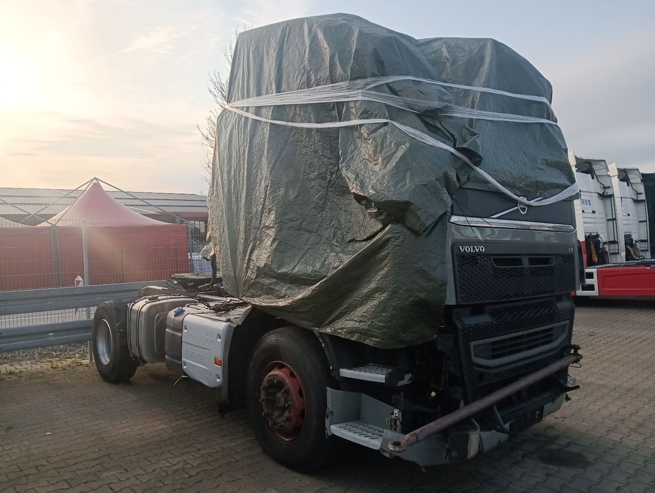 Volvo FH 500 Globe CRAWLER Hydr.,Luft/Luft Motor läuft - Sattelzugmaschine: das Bild 1 Volvo FH 500 Globe CRAWLER Hydr.,Luft/Luft Motor läuft - Sattelzugmaschine: das Bild 1