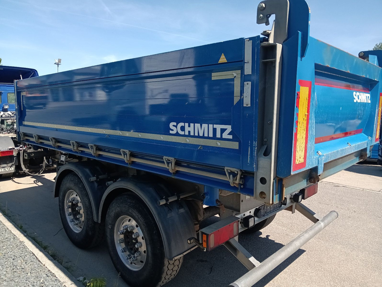Schmitz Cargobull ZKI 18 Tandem 3-Seiten Kipper ALU ALCOA Rollplan - Kipper Anhänger: das Bild 1 Schmitz Cargobull ZKI 18 Tandem 3-Seiten Kipper ALU ALCOA Rollplan - Kipper Anhänger: das Bild 1