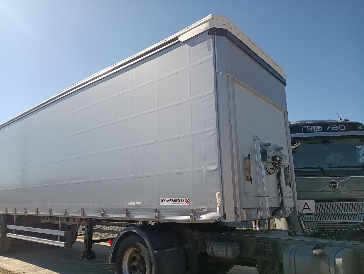 Schwarzmüller ASSE STERZANTE, TETTUCIO APRIBILE HUBDACH LENKAC - Planenauflieger: das Bild 4 Schwarzmüller ASSE STERZANTE, TETTUCIO APRIBILE HUBDACH LENKAC - Planenauflieger: das Bild 4