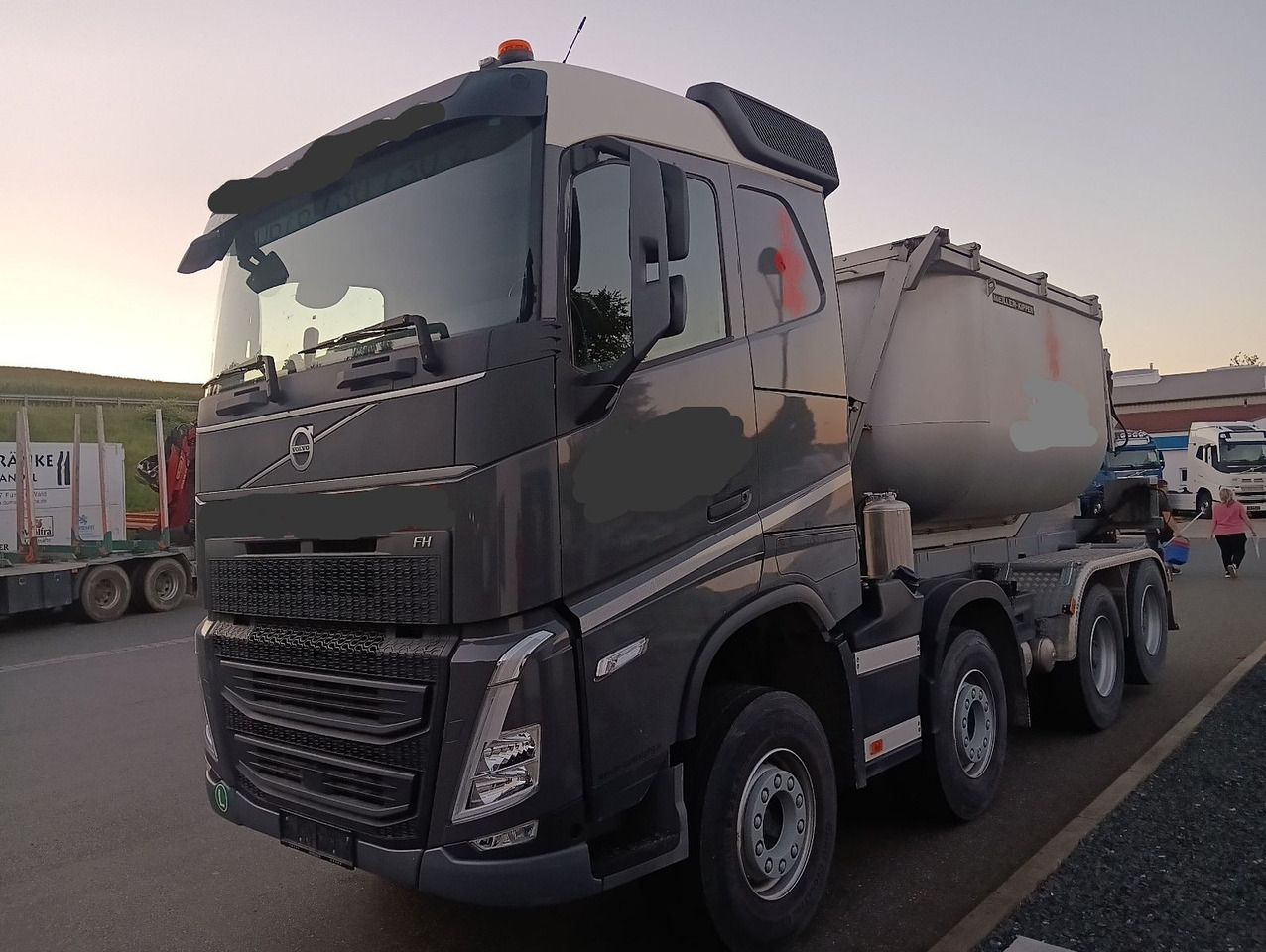 Volvo FH500 8x4R RETARDER LIFT MEILLER-Asphalt FunkAHK - Kipper: das Bild 1 Volvo FH500 8x4R RETARDER LIFT MEILLER-Asphalt FunkAHK - Kipper: das Bild 1